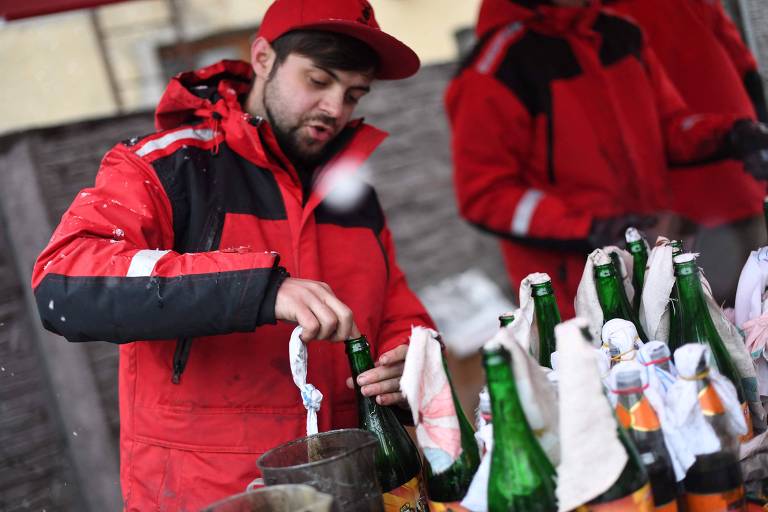 Cervejaria faz coquetel molotov para usar contra exército russo