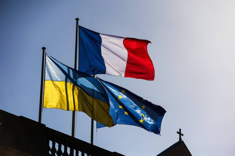 Bandeiras da França, Ucrânia e União Europeia