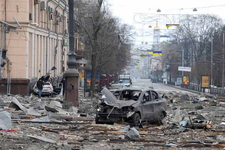 Área atingida por míssil no centro de Kharkiv, segunda maior cidade da Ucrânia