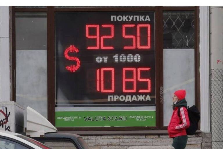 O rublo despencou em relação ao dólar e outras moedas nos últimos dias