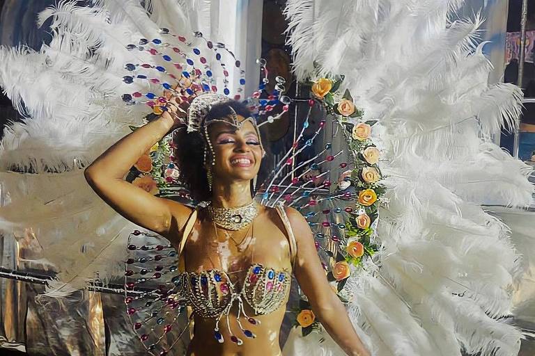 Natália Deodato, do BBB 22, em clima de Carnaval