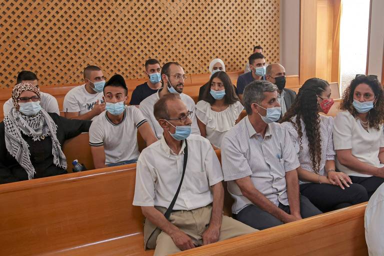 Famílias palestinas em julgamento sobre o processo, em agosto de 2021
