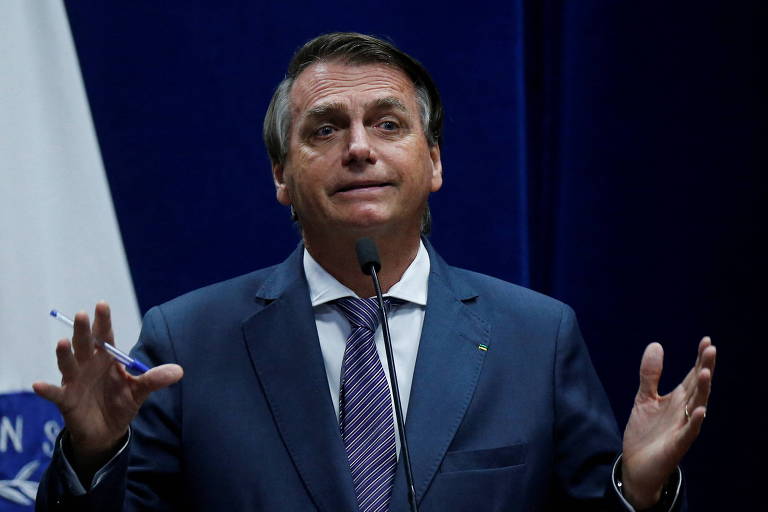 Bolsonaro defende que Petrobras reduza lucro para evitar alta nos combustíveis