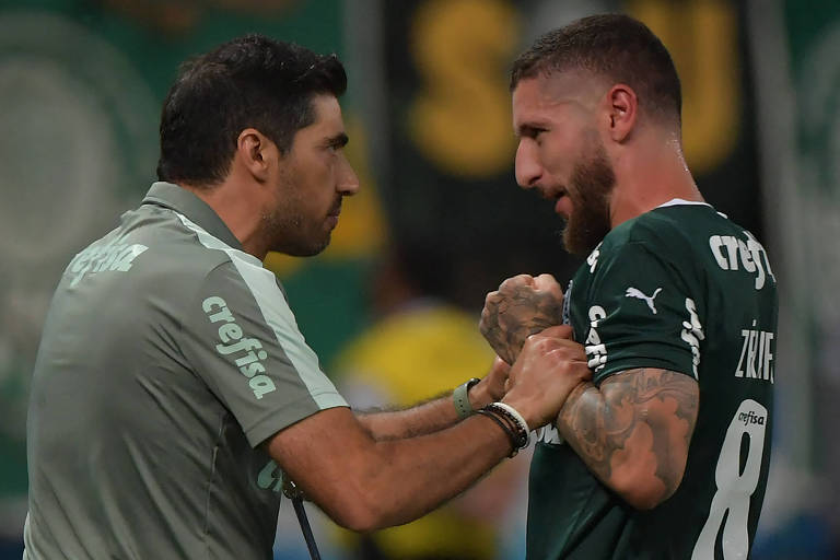 Abel Ferreira comemora com Zé Rafael o primeiro gol do Palmeiras