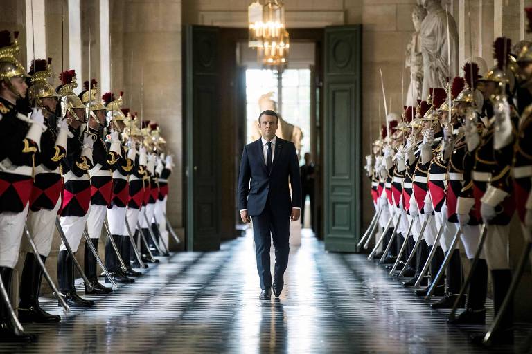 Macron, presidente da França, anuncia que vai tentar reeleição
