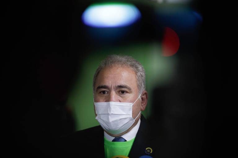 O ministro da Saúde, Marcelo Queiroga, de máscara de proteção facial