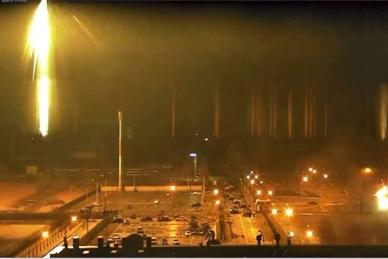 Ofensiva russa provoca incêndio nas dependências da usina nuclear de Zaporíjia, a maior da Europa