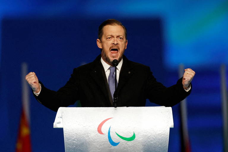 O presidente do CPI, Andrew Parsons, durante o discurso de abertura dos Jogos Paralímpicos de Inverno
