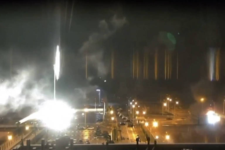 Imagens de câmera de segurança mostram explosões na usina de Zaporíjia, na Ucrânia