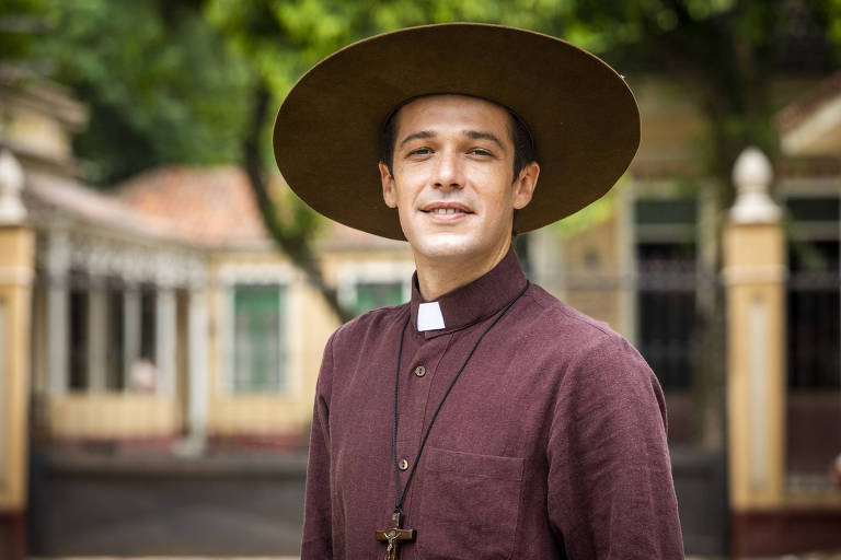  Jayme Matarazzo é padre Tenório em 'Além da Ilusão'