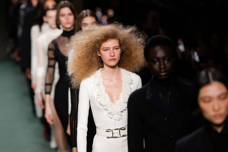 Veja destaques do desfile da Hermès na Semana de Moda de Paris