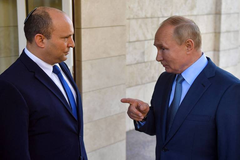 Encontro o premiê israelense, Naftali Bennet, e o presidente da Rússia, Vladimir Putin, em 2021