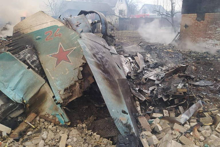 Marcação do estabilizador vertical na cauda do Su-34 identifica o avião abatido em Tchernihiv
