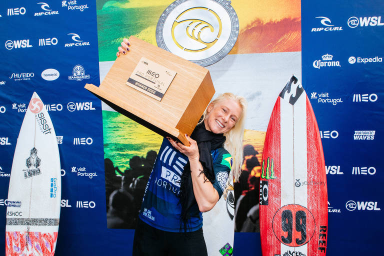 Tatiana Weston-Webb vence etapa de Portugal do Mundial de surfe