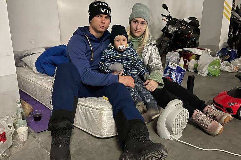 Oleksandr Abramenko, medalhista de prata nos Jogos de Inverno, esconde-se com a família em uma garagem de Kiev