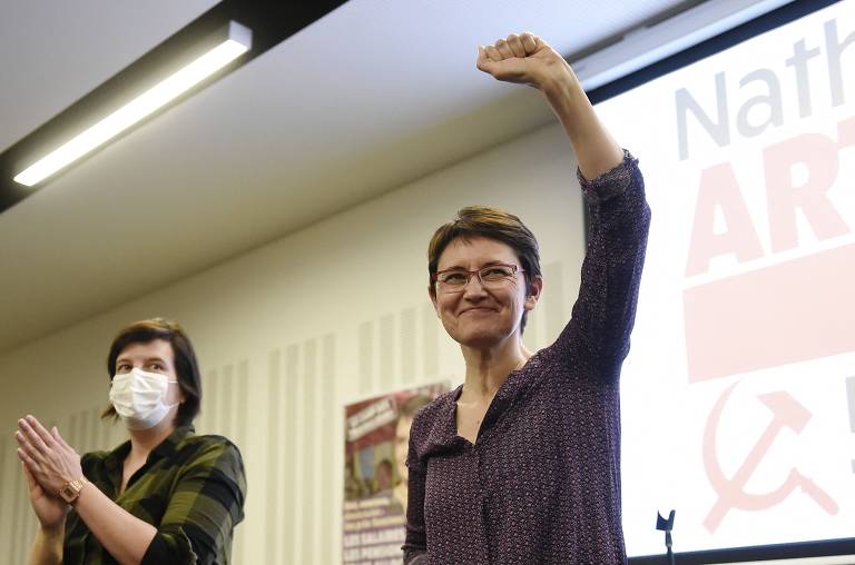 Nathalie Arthaud, 52, é professora de ensino médio e técnico e será a candidata do partido de esquerda Luta Operária