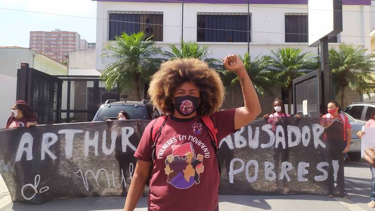 8.mar.2022 Militantes do MTST SP e do Mulheres em Movimento protestam em frente à sede do Podemos, em São Paulo, contra Arthur do Val. Fotos: Comunicação MTST/Divulgação