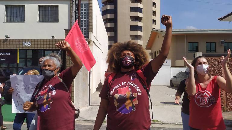 8.mar.2022 Militantes do MTST SP e do Mulheres em Movimento protestam em frente à sede do Podemos, em São Paulo, contra Arthur do Val. Fotos: Comunicação MTST/Divulgação