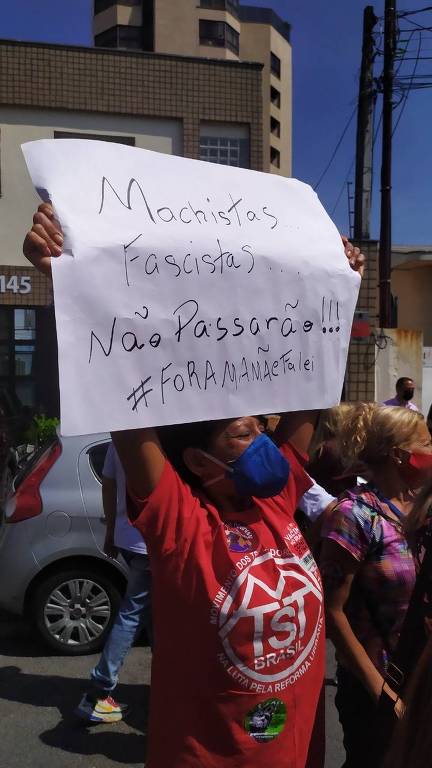 8.mar.2022 Militantes do MTST SP e do Mulheres em Movimento protestam em frente à sede do Podemos, em São Paulo, contra Arthur do Val. Fotos: Comunicação MTST/Divulgação