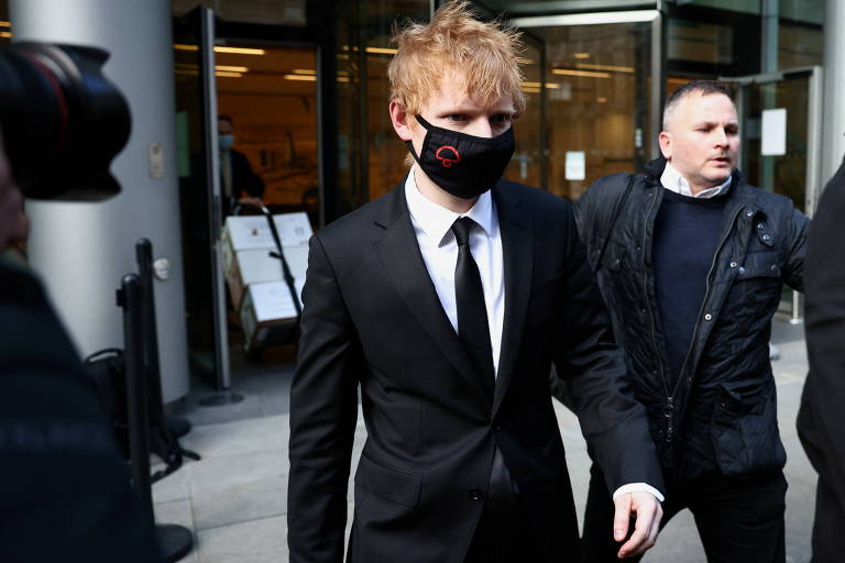 Ed Sheeran canta no julgamento sobre direitos autorais de 'Shape Of You'