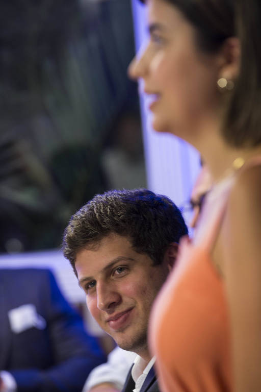 O prefeito do Recife, João Campos (PSB), e a deputada federal Tabata Amaral (PSB-SP)