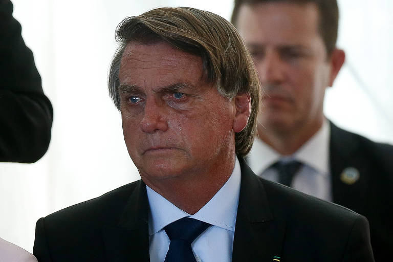 O presidente Jair Bolsonaro chora ao participar de encontro com lideranças evangélicas no Palácio da Alvorada