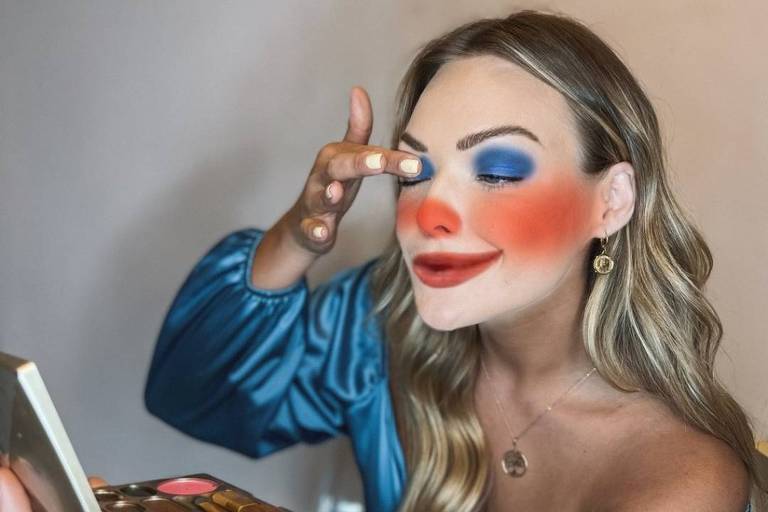 Ex-BBB Bárbara Heck faz maquiagem de palhaça