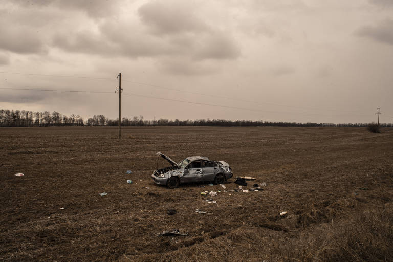 An abandoned car in a field outside the city of Brovary 25 km from the city of Kiev. The traffic of military vehicles has caused many accidents with civilian cars in the region.