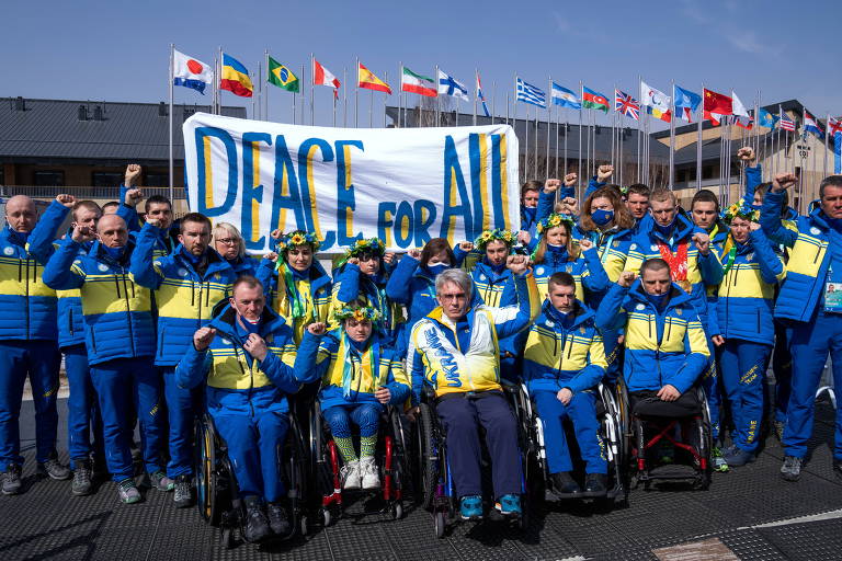 Ucranianos fazem manifestação em Paralimpíadas de Inverno no 15º dia da guerra