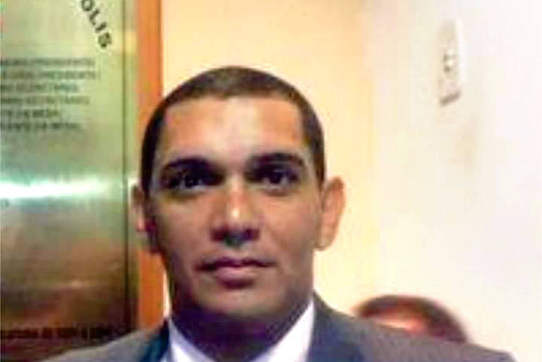 O vereador Maurinho do Paiol foi preso nesta quinta-feira (10) acusado de liderar um grupo miliciano de Nilópolis.