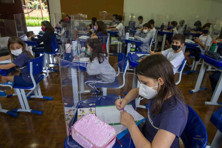 No colégio Santa Maria, os alunos serão liberados do uso de máscara nos locais abertos
