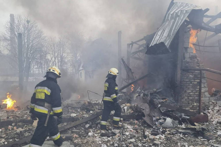 Dnipro é bombardeada no 16º dia da guerra da Ucrânia; veja fotos do conflito