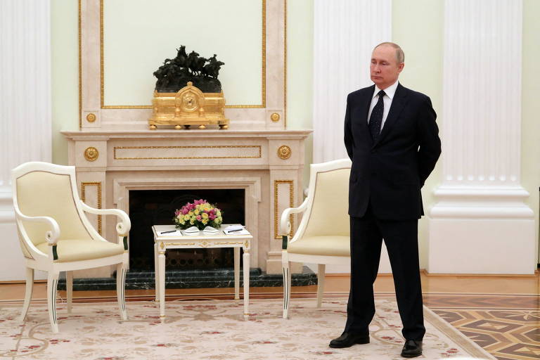 O presidente da Rússia, Vladimir Putin, antes de receber o ditador da Belarus, Aleksandr Lukachenko, no Kremlin, em Moscou