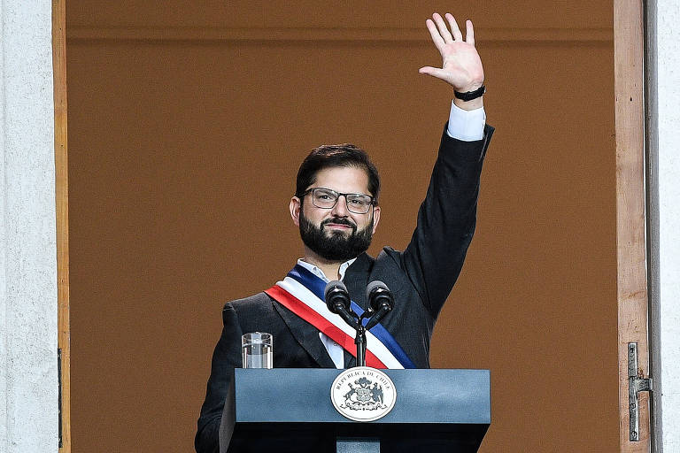Gabriel Boric toma posse como novo presidente do Chile