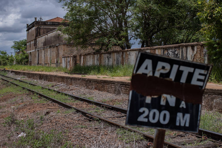 Estação em Pirajuí (SP) mostra abandono da Noroeste do Brasil