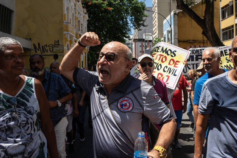 Fabrício Queiroz em manifestação de PMs no Rio