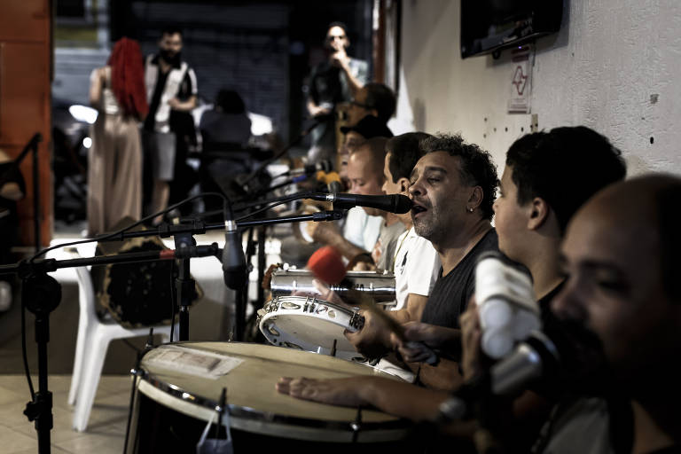 Samba da Treze acontece há mais de dez anos no bairro do Bexiga, em São Paulo