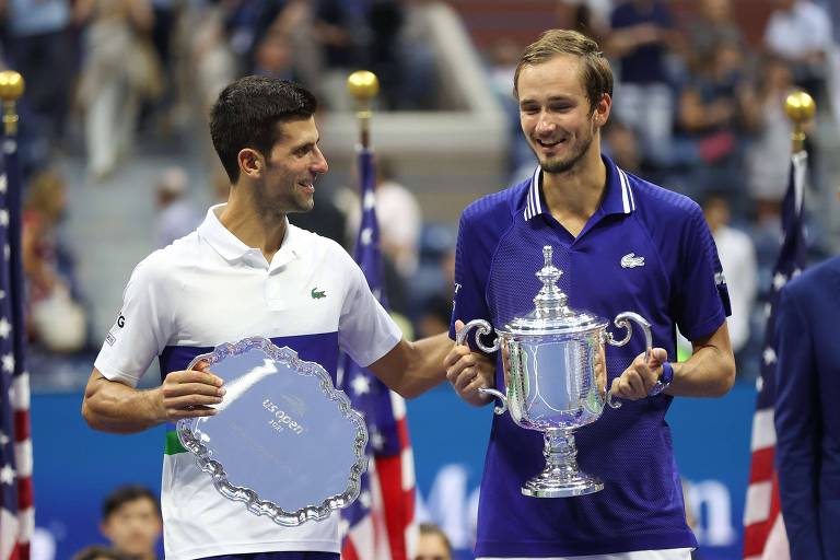 Roland Garros admite tenistas sem vacina, como Djokovic, e russos, como Medvedev