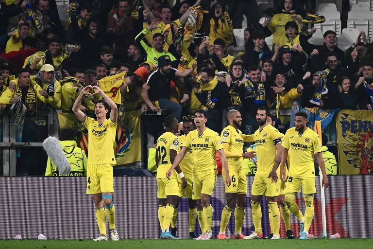 Jogadores do Villarreal comemoram gol na vitória sobre a Juventus, em Turim