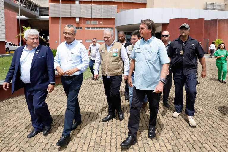 Bolsonaro vai à Festa do Peão com Hang e Tarcísio e usa arena como