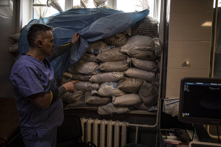 Hospitais próximos à capital da Ucrânia se preparam para agravamento da guerra 