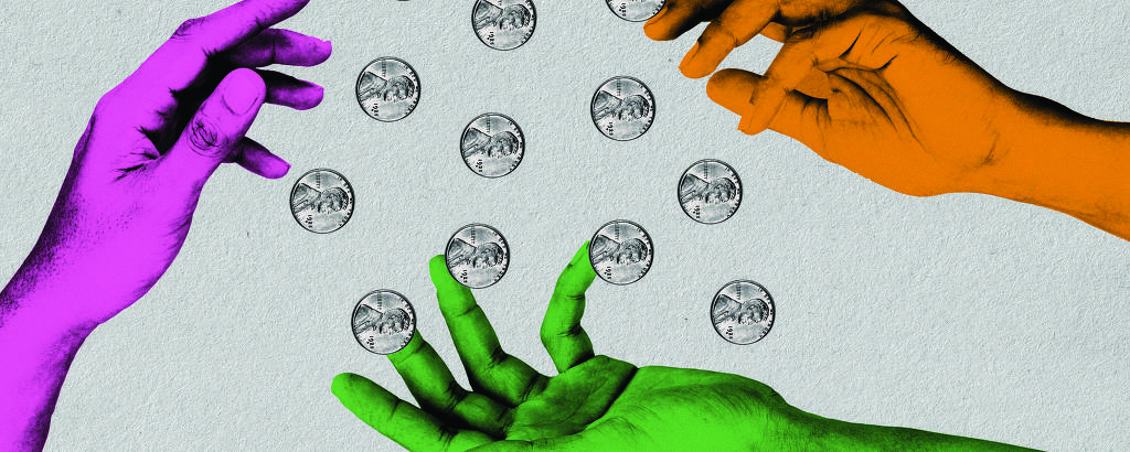 a imagem mostra três mãos, uma rosa à esquerda, uma verde, na parte inferiro direita e uma laranja, a direita, como se tentassem pegar varias moedas que caem no meio delas. Fundo cinza.