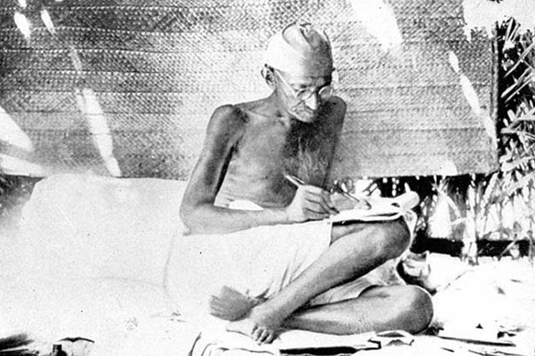 Legado de Gandhi sobrevive cem anos após condenação por desobediência civil