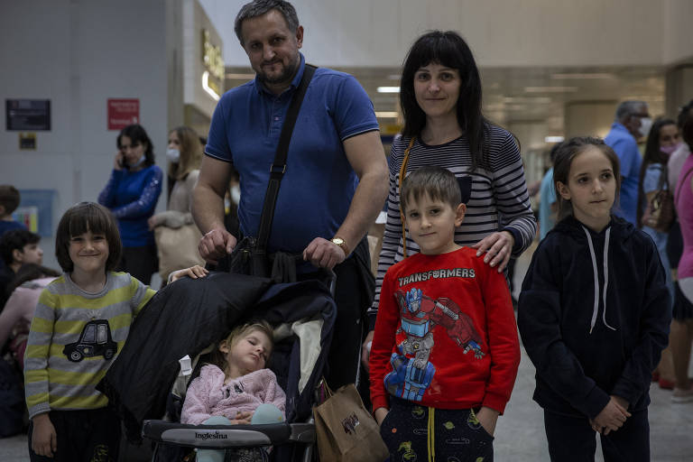 Grupo de refugiados da Ucrânia resgatados por rede de igrejas chega ao Brasil