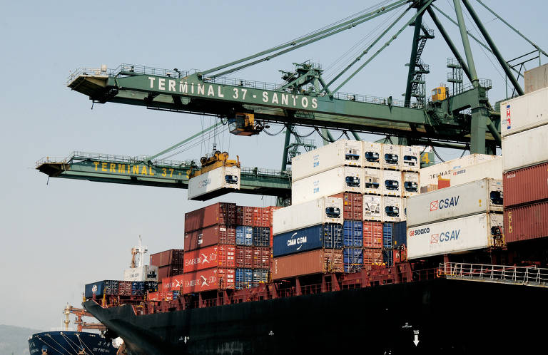 Balança comercial em portos sinaliza drama da indústria