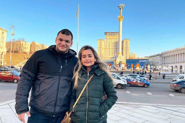 Os brasileiros João Paulo e Priscila Bogucki em Kiev no ano passado, quando iniciaram o tratamento de barriga de aluguel