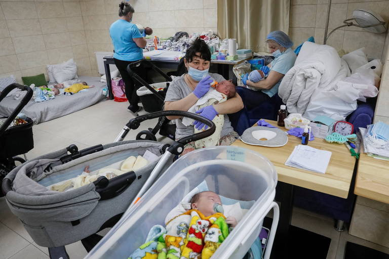 Brasileiros entram na Ucrânia em guerra para resgatar bebês de barriga de aluguel