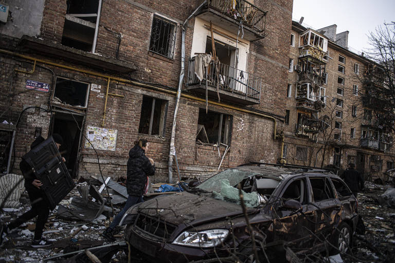 Ataque da Rússia a Kiev atinge área residencial da capital da Ucrânia