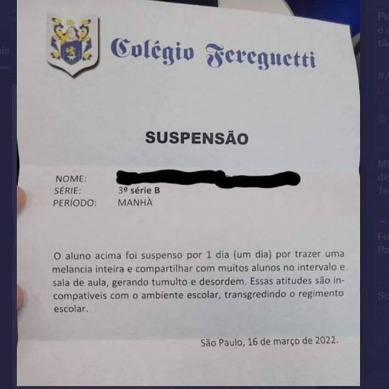Comunicado de suspensão do aluno pela baderna provocada ao levar e dividir uma melancia com os amigos no Colégio Fereguetti, na zona leste de São Paulo