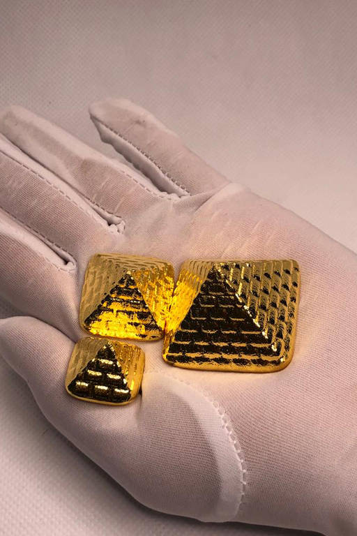 Cliente também pode adquirir metal precioso no formato de pirâmides